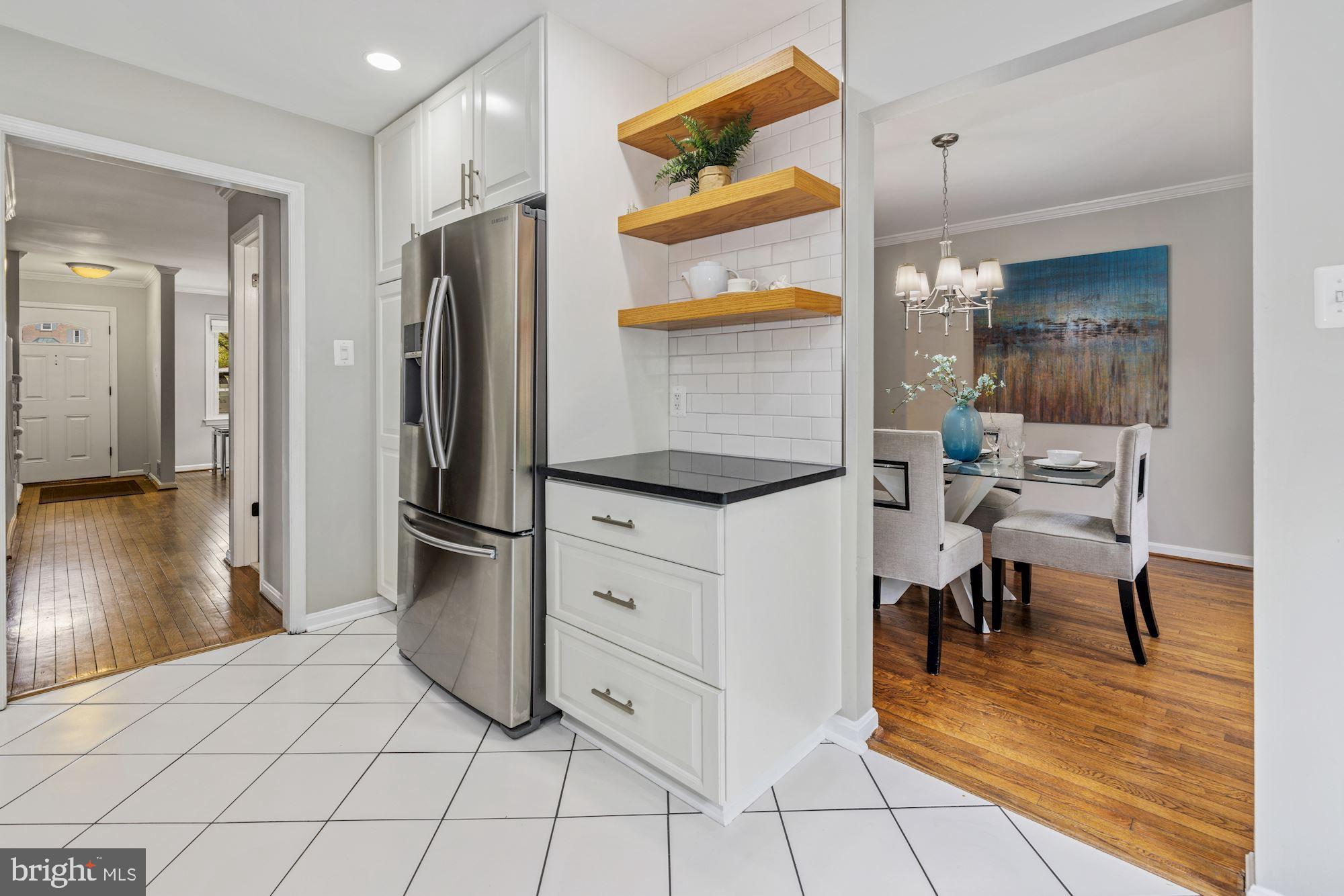 7523 Heatherton Lane Potomac, MD 20854 - Photo 8 of 24