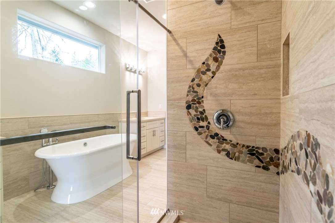 1710 Doe Run Road Sequim, WA 98382 - Photo 22 of 34 a bathroom with a bathtub and shower