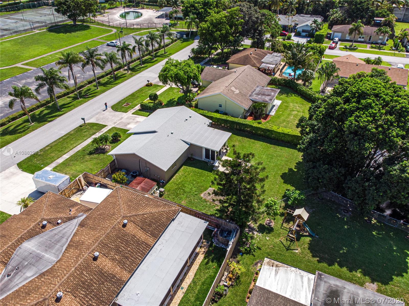 19660 Delaware Circle Boca Raton, FL 33434 - Photo 5 of 35