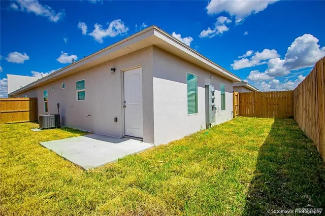 a view of a house with a backyard