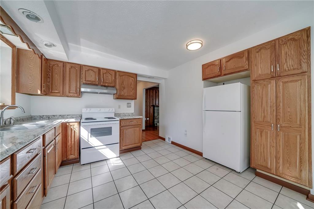 2907 Clayton Road Beaver Falls, PA 15010 - Photo 7 of 24 Gallery Image 7