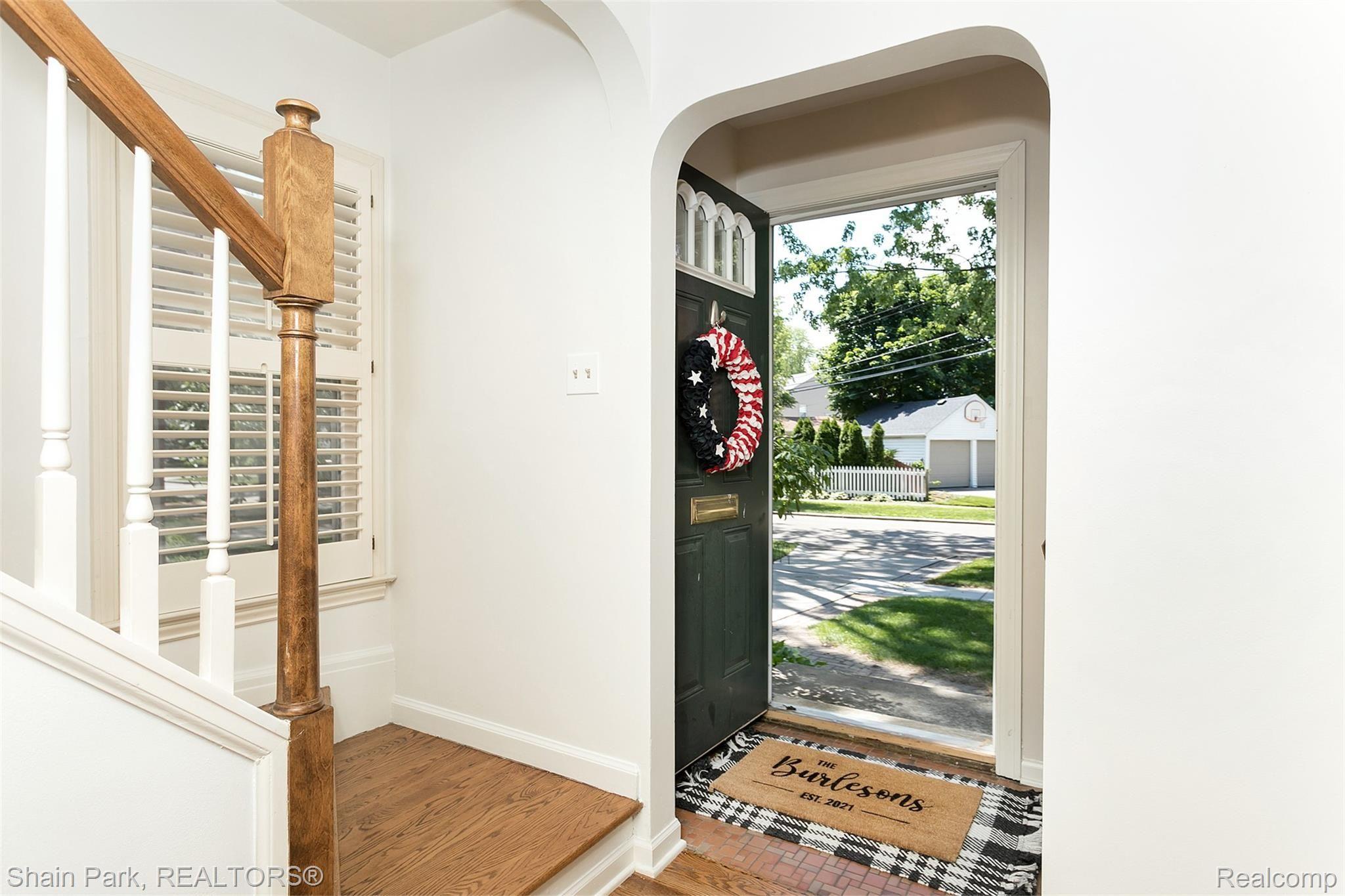 436 Lothrop Road Grosse Pointe, MI 48236 - Photo 4 of 35 Lothrop-4.jpg