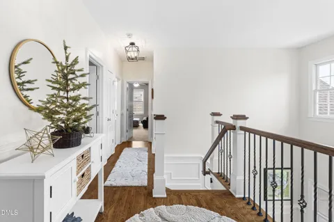 a view of livingroom with furniture