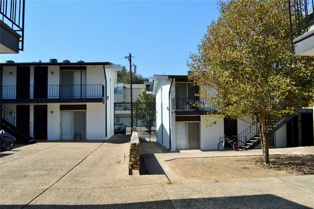 $1,250 | 2610 Salado Street, Unit 112, Austin, TX 78705