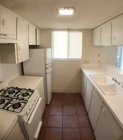 $1,250 | 2610 Salado Street, Unit 112, Austin, TX 78705