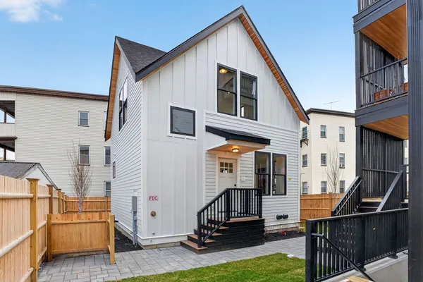 $1,350,000 | 192 Washington Street, Unit R, Somerville, MA 02143