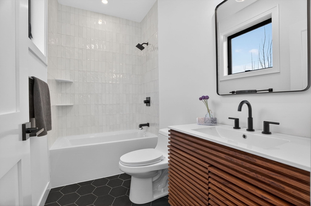 192 Washington Street, Unit R Somerville, MA 02143 - Photo 13 of 29