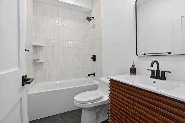 $1,350,000 | 192 Washington Street, Unit R, Somerville, MA 02143