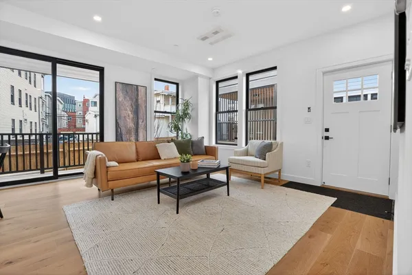 $1,350,000 | 192 Washington Street, Unit R, Somerville, MA 02143