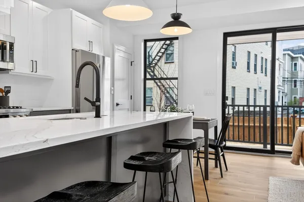 $1,350,000 | 192 Washington Street, Unit R, Somerville, MA 02143