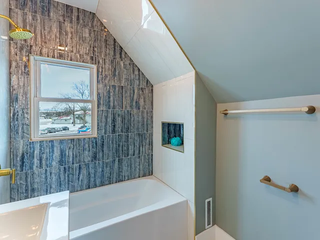 $369,900 | 214 South Prospect Street, Marengo, IL 60152