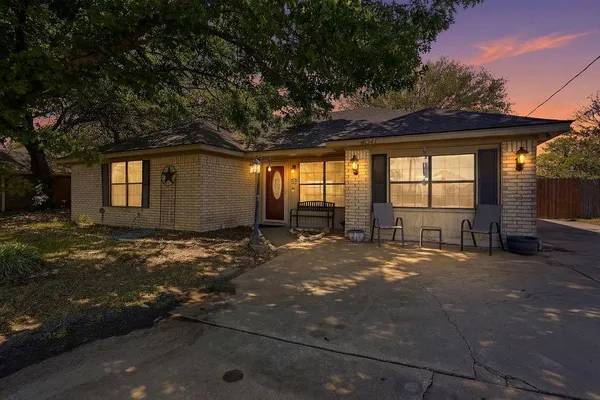 $300,000 | 4041 Country Meadows Circle, Granbury, TX 76049