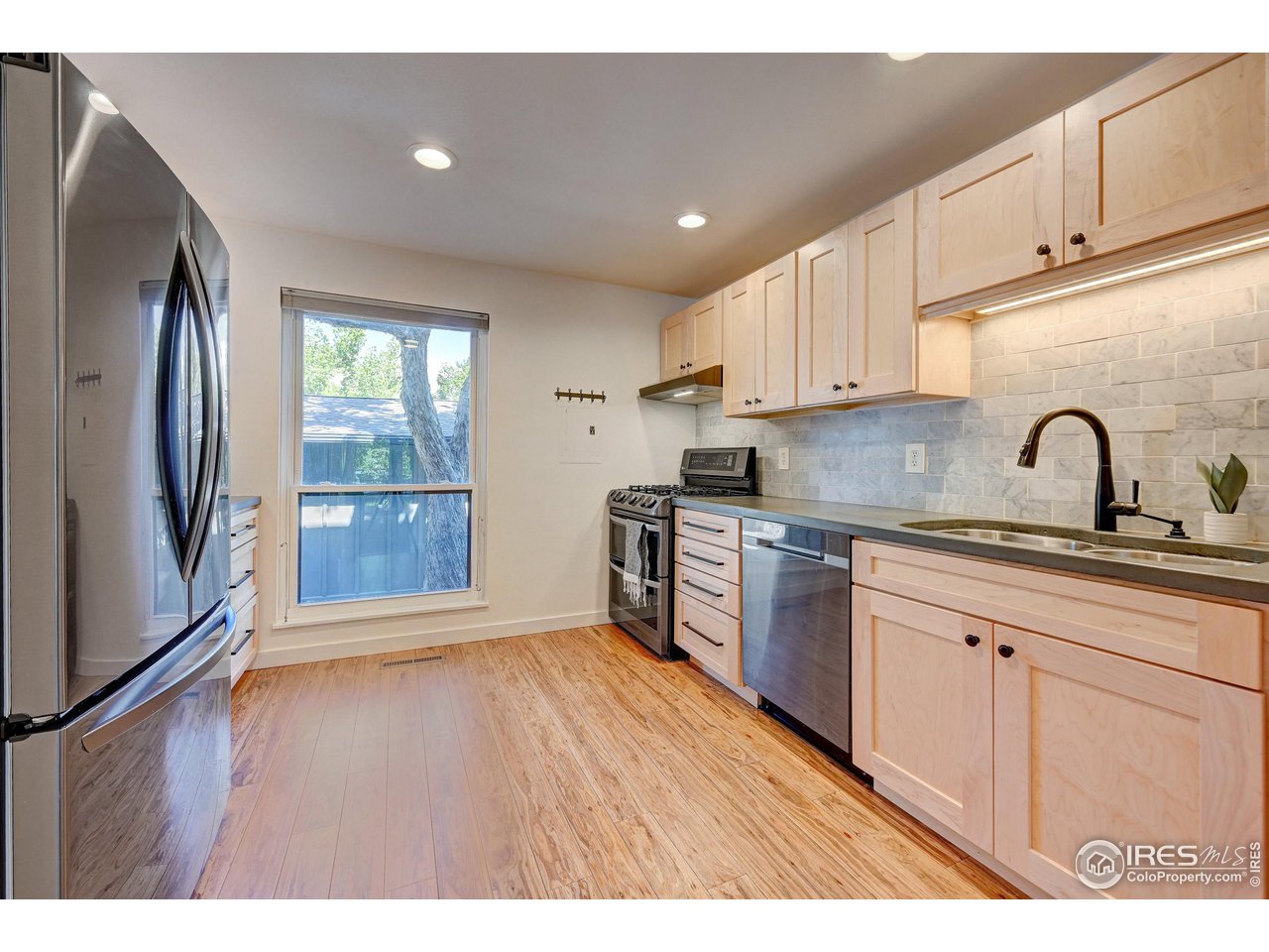 1265 Bear Mountain Drive, Unit B Boulder, CO 80305 - Photo 3 of 24 a kitchen with stainless steel appliances granite countertop a sink a stove a refrigerator and cabinets