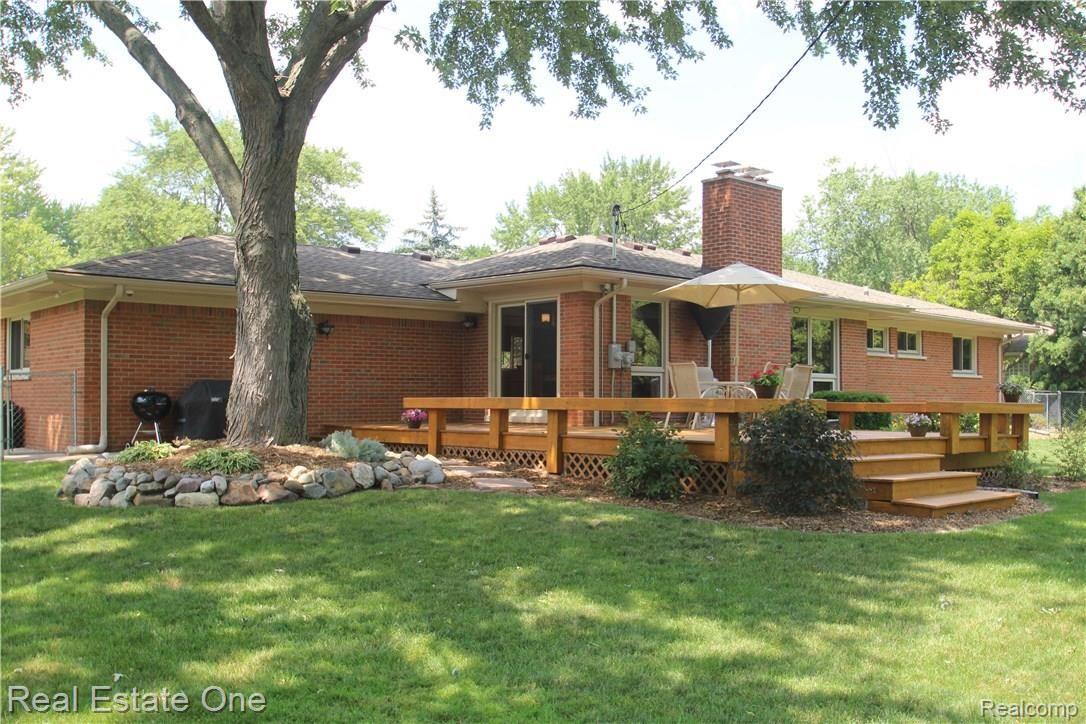 28388 Westerleigh Road Farmington, MI 48334 - Photo 3 of 41 IMG_9269.JPG
