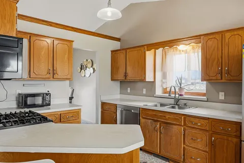 $400,000 | 5785 Yucca Lane North, Plymouth, MN 55446