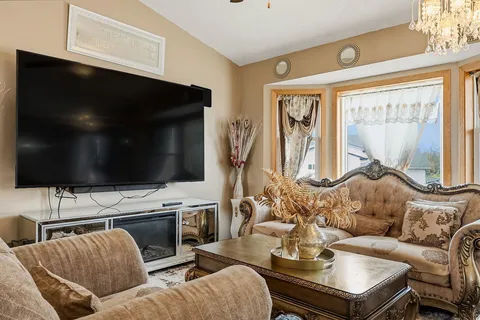 $400,000 | 5785 Yucca Lane North, Plymouth, MN 55446