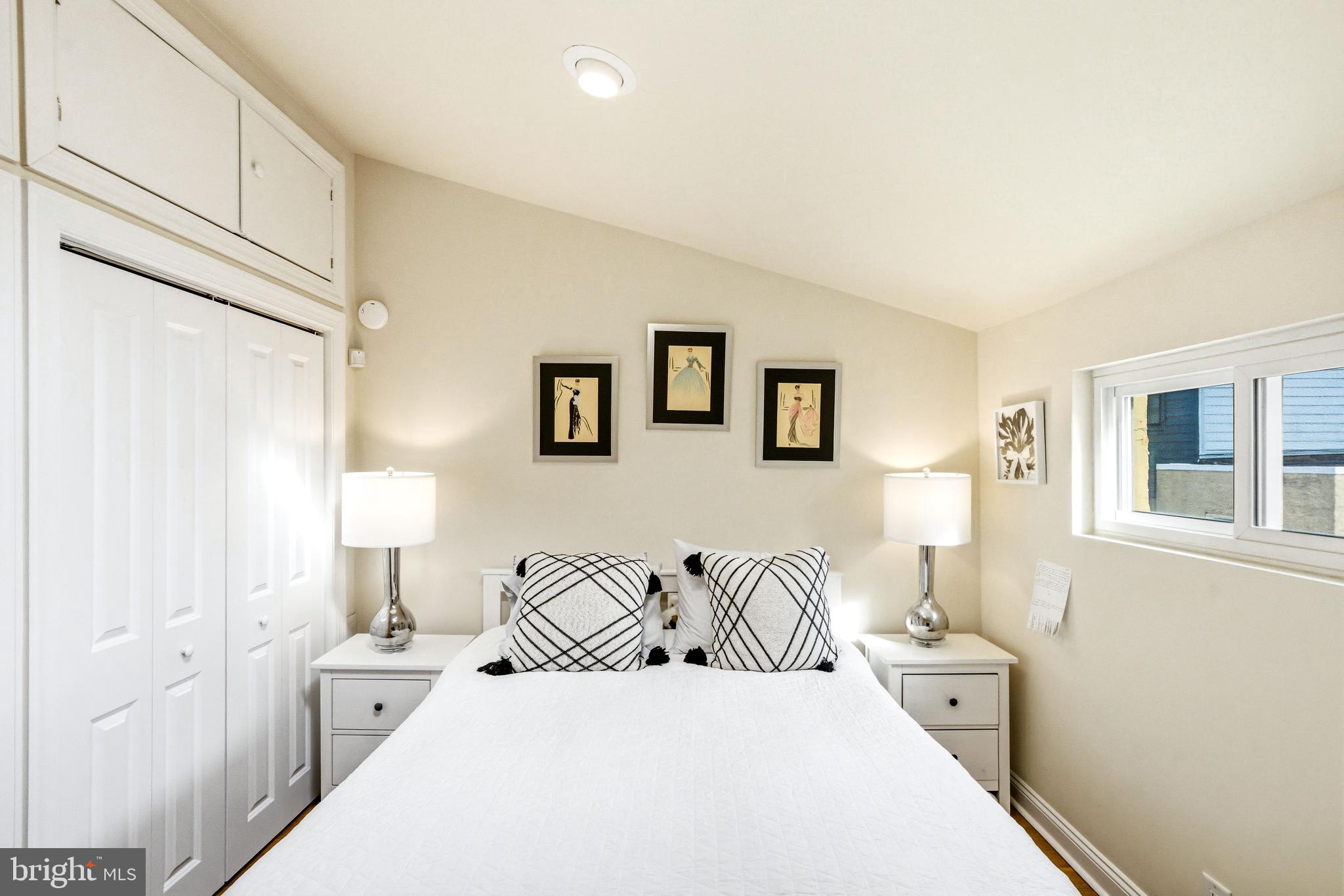 523 South 27th Street Philadelphia, PA 19146 - Photo 18 of 34 a bedroom with a large bed and a window