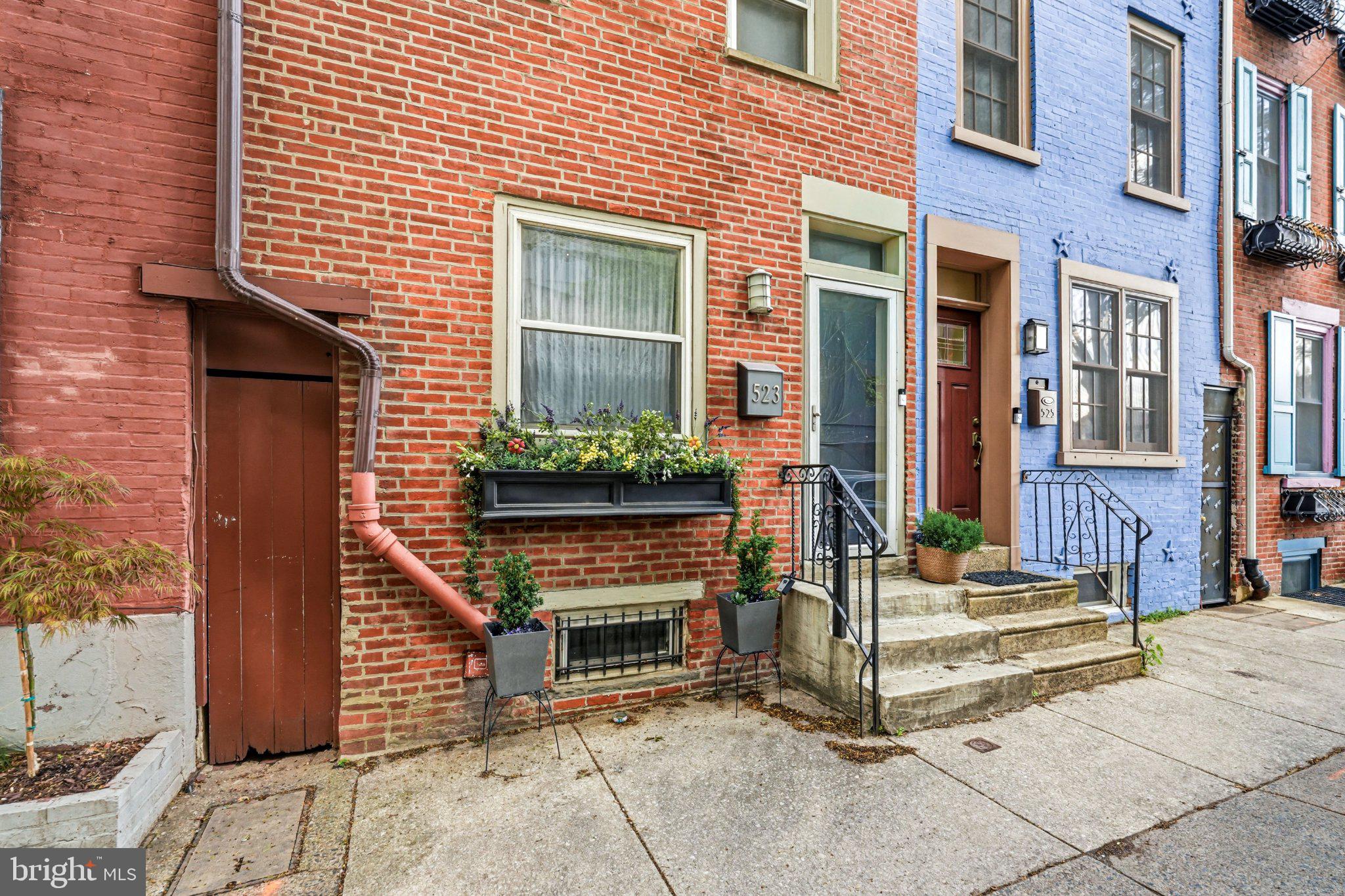523 South 27th Street Philadelphia, PA 19146 - Photo 3 of 36 Charming urban facades with character.