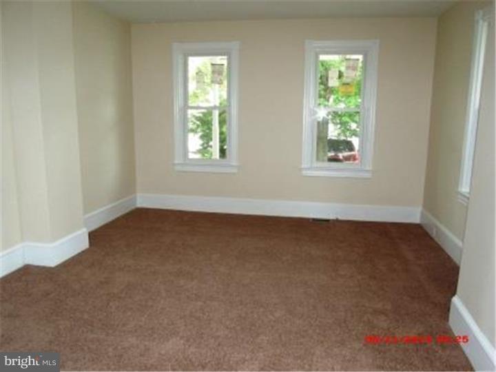 135 Rancocas Avenue Riverside, NJ 08075 - Photo 3 of 18 Living Room