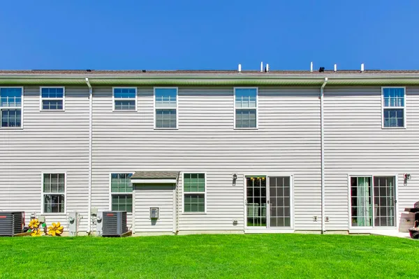 $325,000 | 3373 Helene Rieder Drive, Montgomery, IL 60538