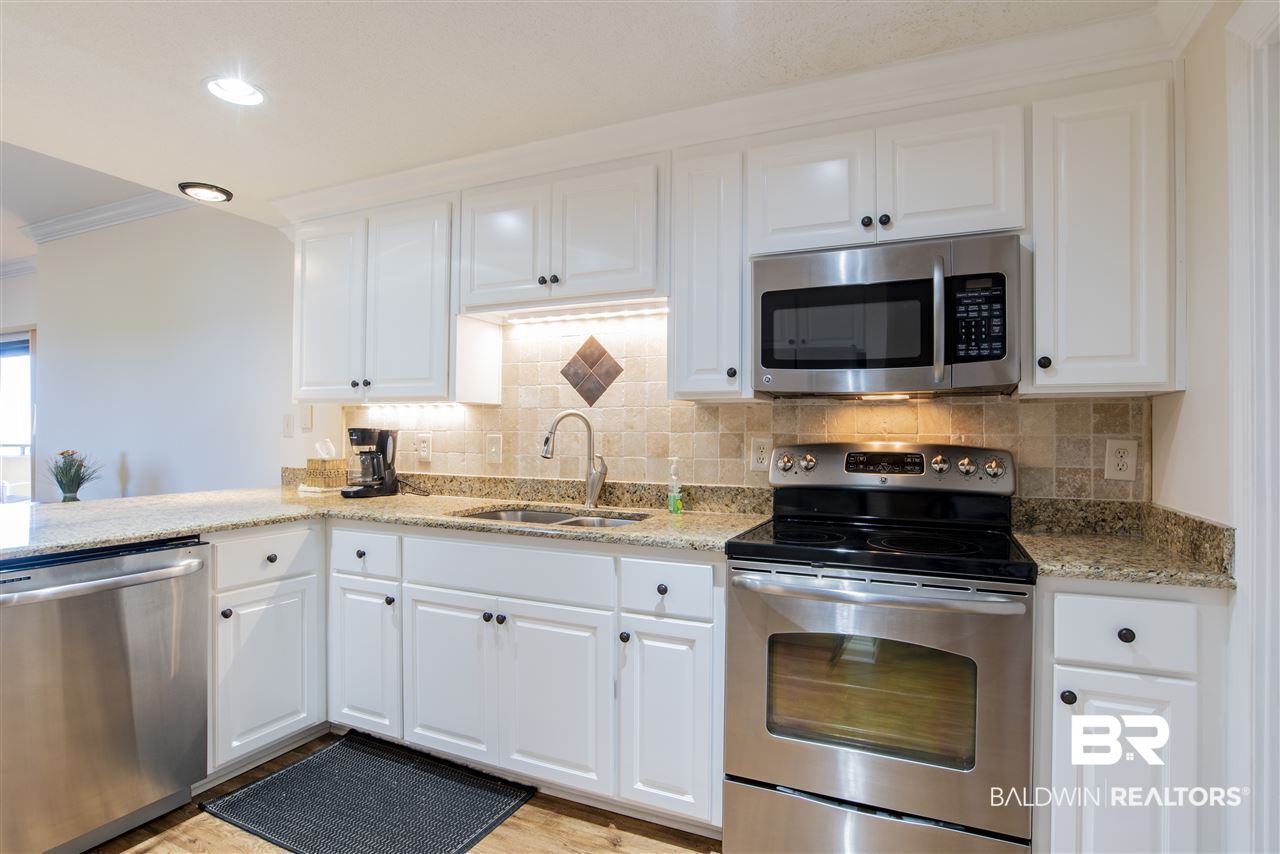 100 Tower Drive, Unit 1004 Daphne, AL 36526 - Photo 7 of 30 Kitchen