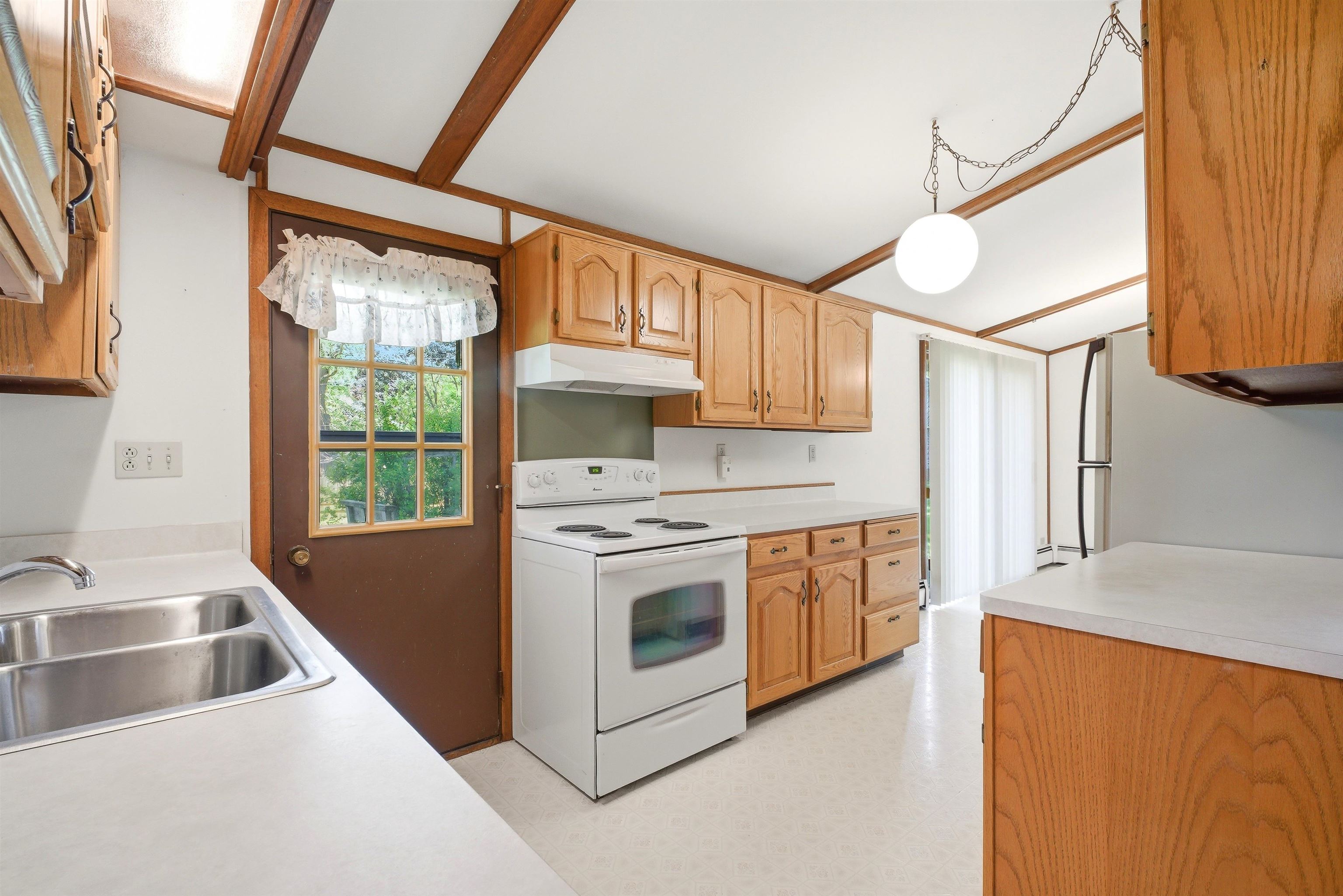 406 Hamburg Street Ripon, WI 54971 - Photo 7 of 25