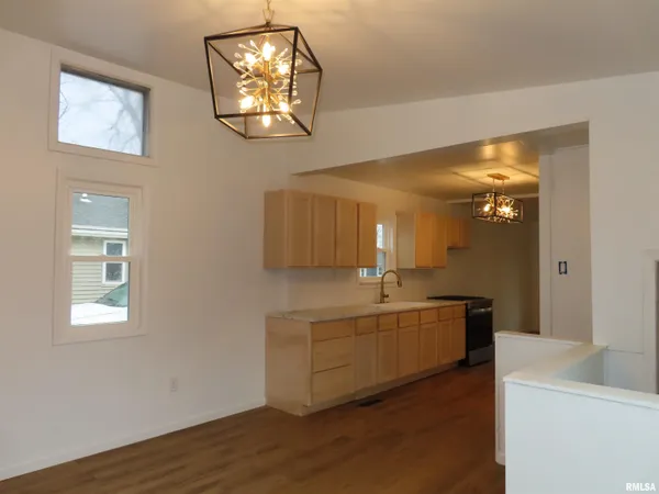 $92,000 | 1975 Baird Avenue, Galesburg, IL 61401