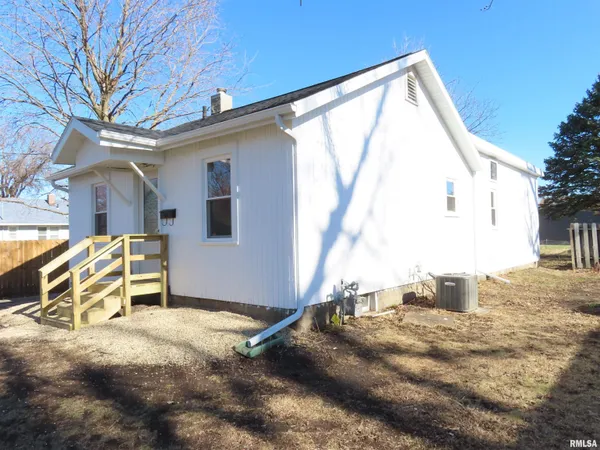 $92,000 | 1975 Baird Avenue, Galesburg, IL 61401