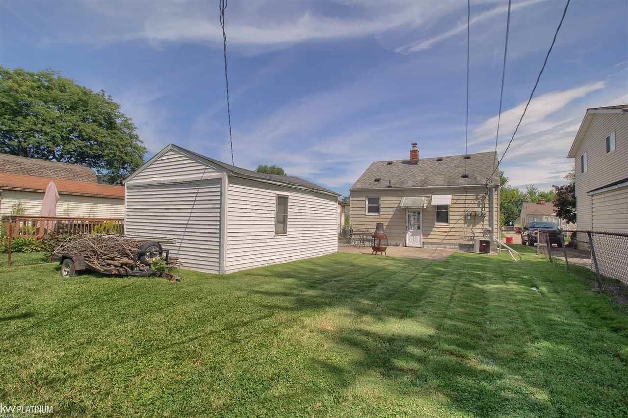21781 Rausch Avenue Eastpointe, MI 48021 - Photo 24 of 25 50023164-26.JPG