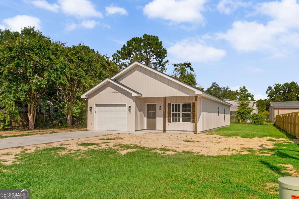 260 Central Street Baxley, GA 31513 - Photo 2 of 25