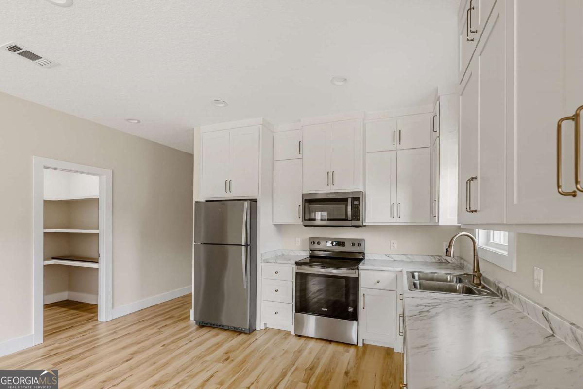 260 Central Street Baxley, GA 31513 - Photo 6 of 25
