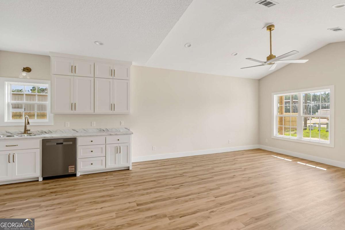 260 Central Street Baxley, GA 31513 - Photo 9 of 25