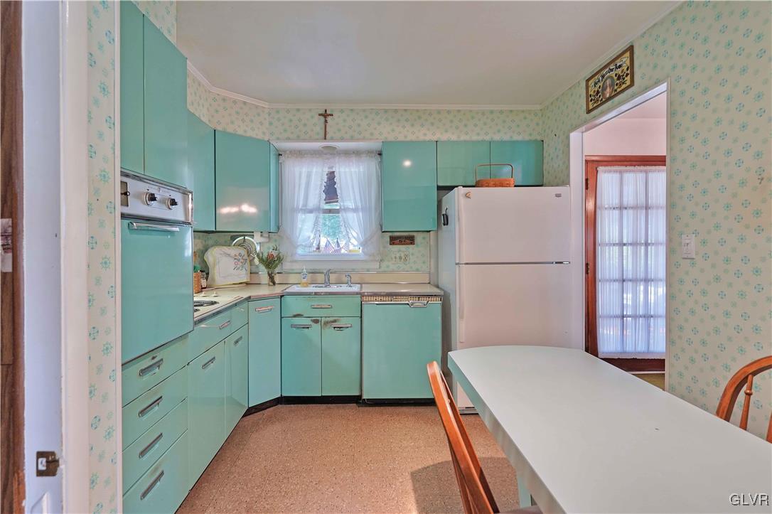 1966 Pinehurst Road Bethlehem, PA 18018 - Photo 8 of 26 Gallery Image 8