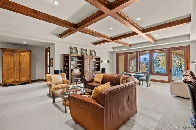 a view of entryway with a rug