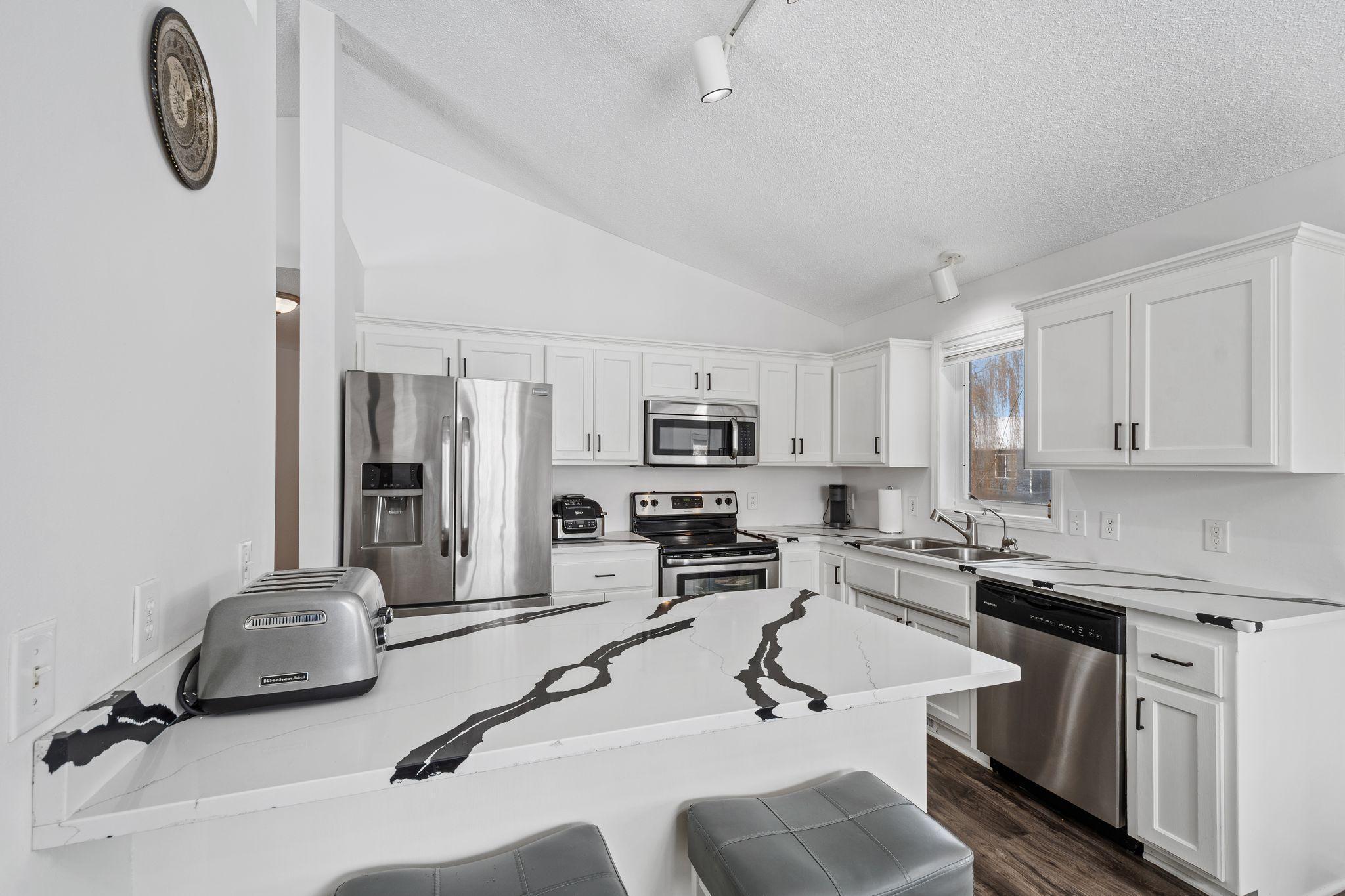 833 102nd Lane Northeast Blaine, MN 55434 - Photo 8 of 37