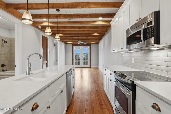 $420,000 | 301 Northlake Avenue, Unit 213, Ridgeland, MS 39157