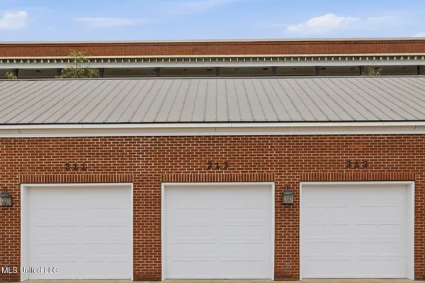 $420,000 | 301 Northlake Avenue, Unit 213, Ridgeland, MS 39157