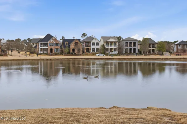 $420,000 | 301 Northlake Avenue, Unit 213, Ridgeland, MS 39157