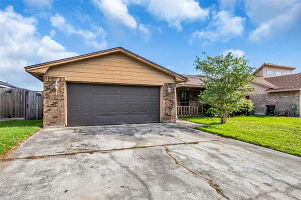 $180,000 | 700 Briarclift Lane, Baytown, TX 77521
