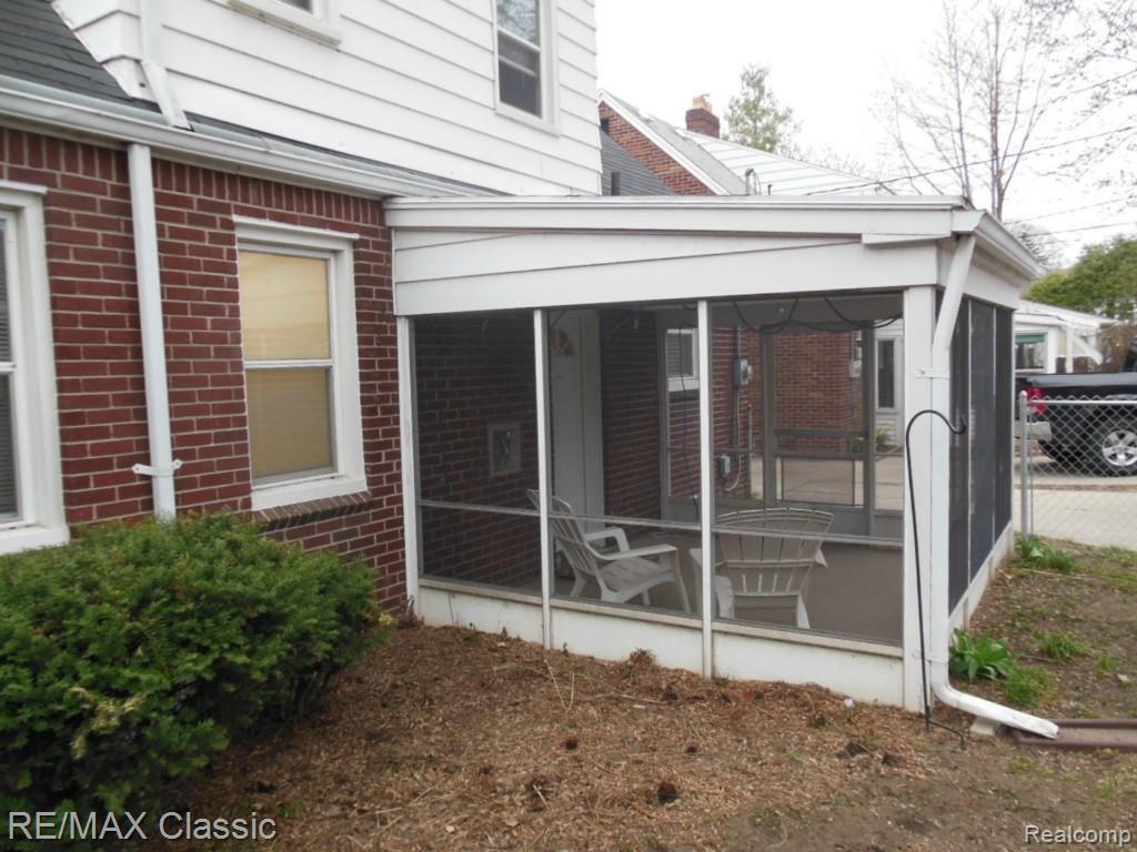 271 Kerby Road Grosse Pointe, MI 48236 - Photo 31 of 36 DSCN2090.jpg
