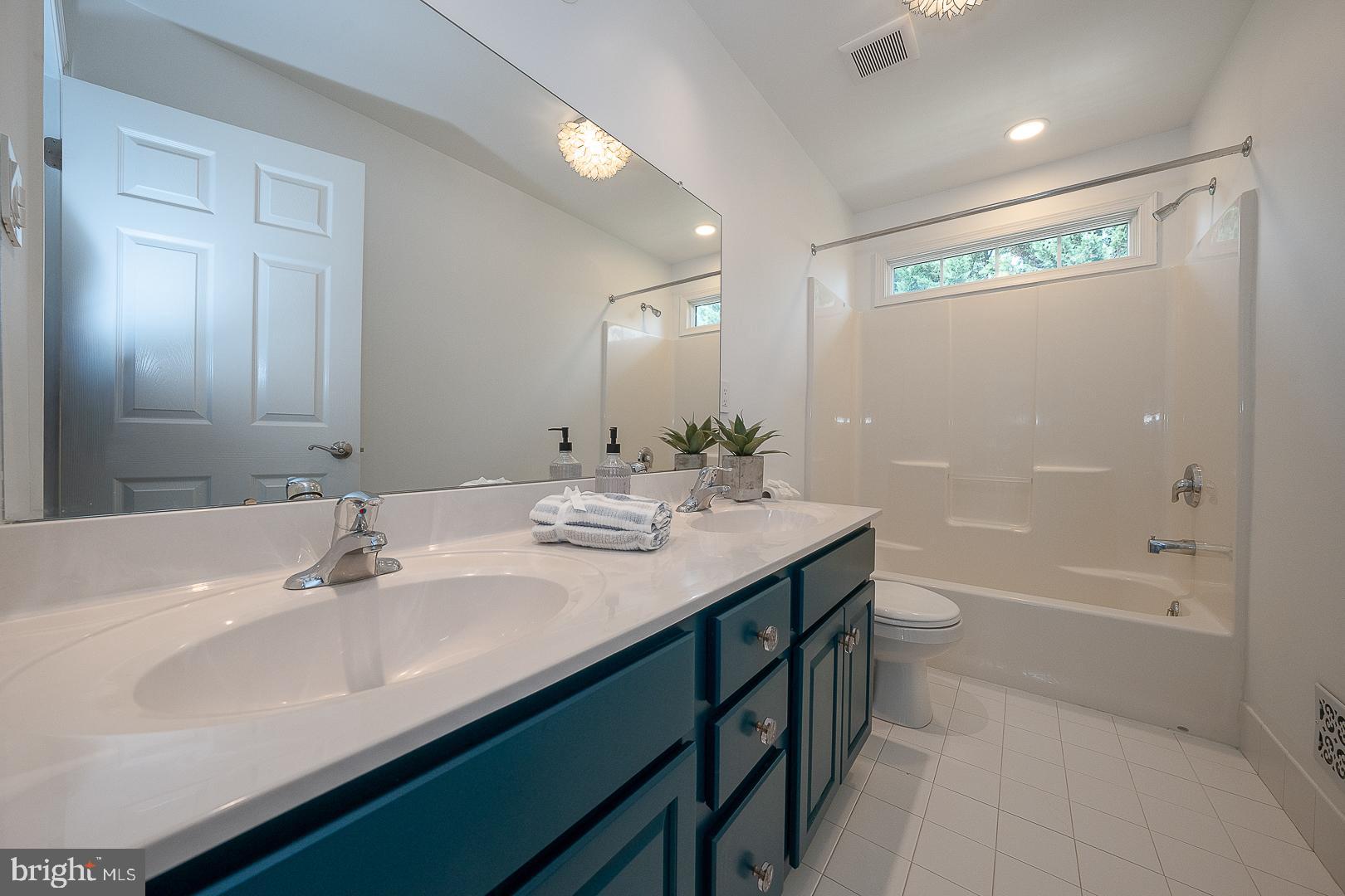 804 Shadebrush Ridge Road West Chester, PA 19382 - Photo 35 of 56 Full Hall Bath