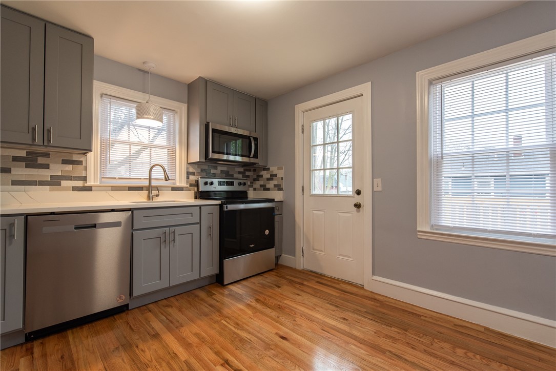 77 Johnson Avenue Warwick, RI 02886 - Photo 8 of 29