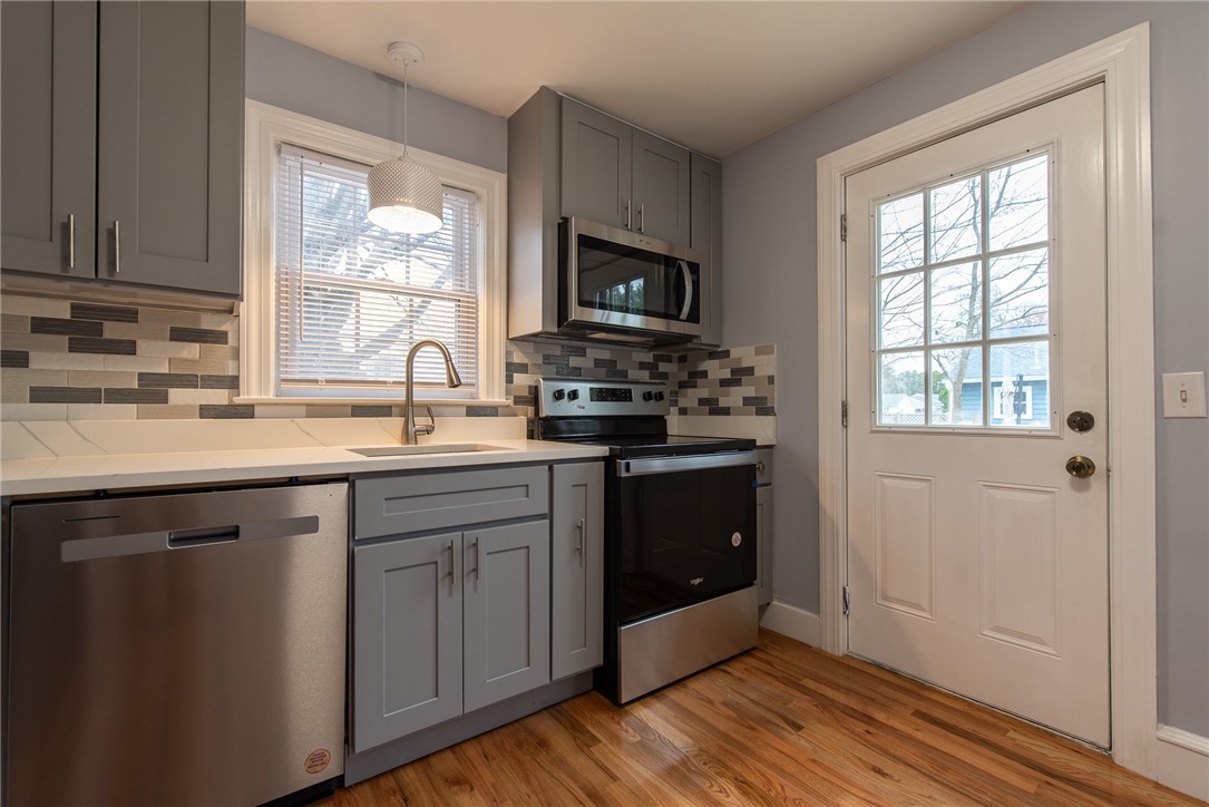 77 Johnson Avenue Warwick, RI 02886 - Photo 10 of 29