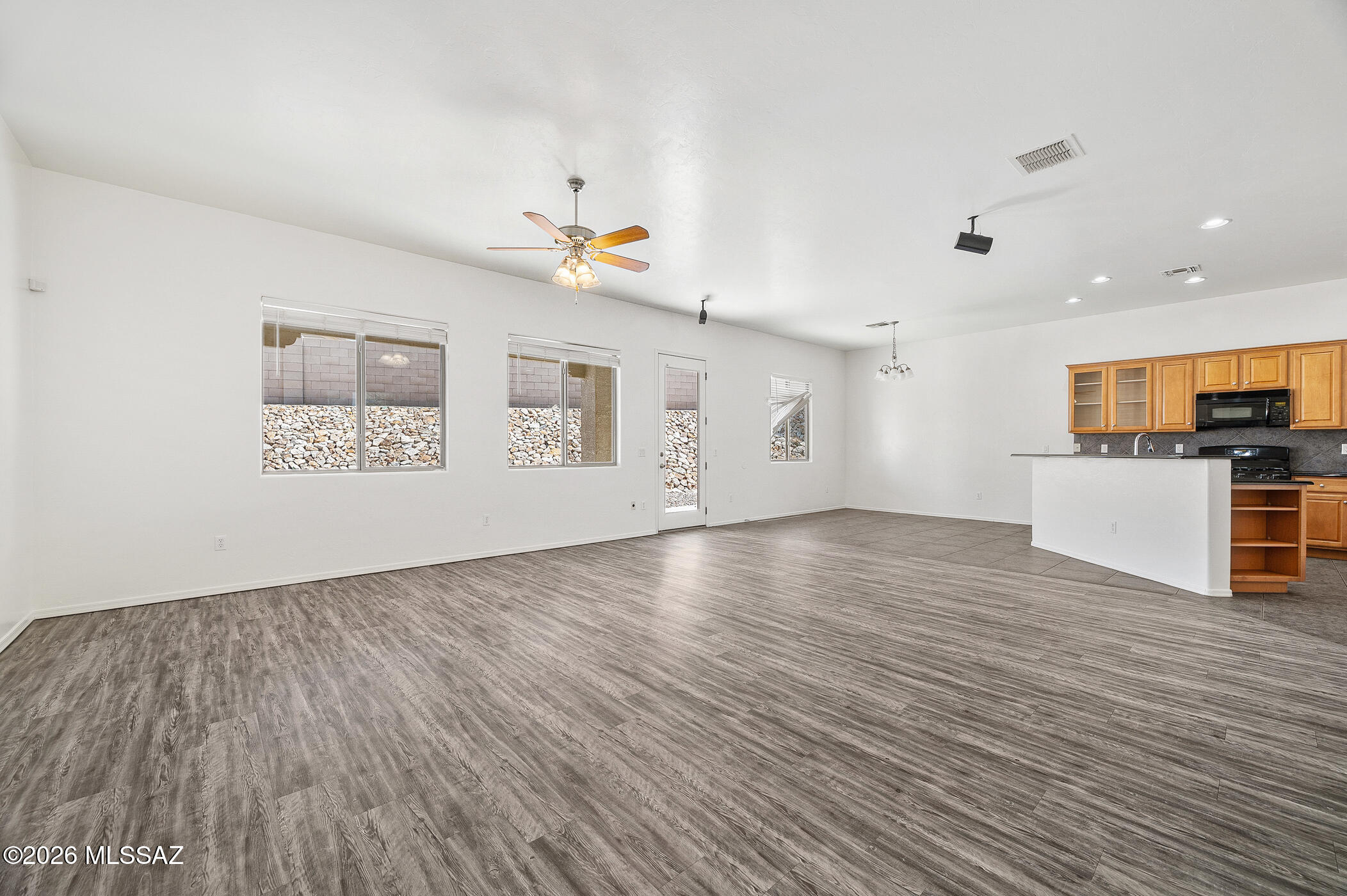 1053 South Seldon Place Vail, AZ 85641 - Photo 7 of 45 Living/Dining Area