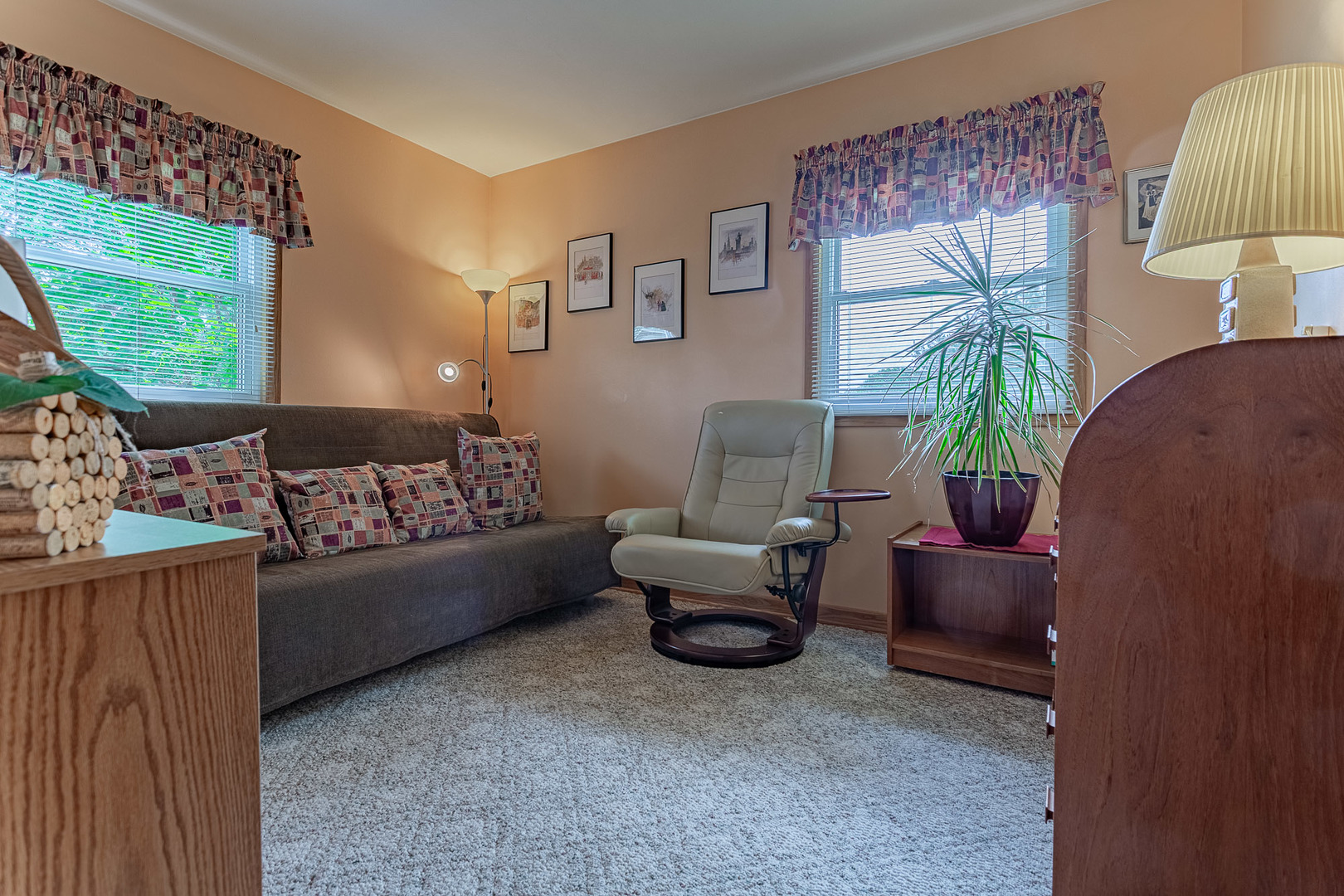 217 Edgeware Road Elk Grove Village, IL 60007 - Photo 18 of 24 Gallery Image 18