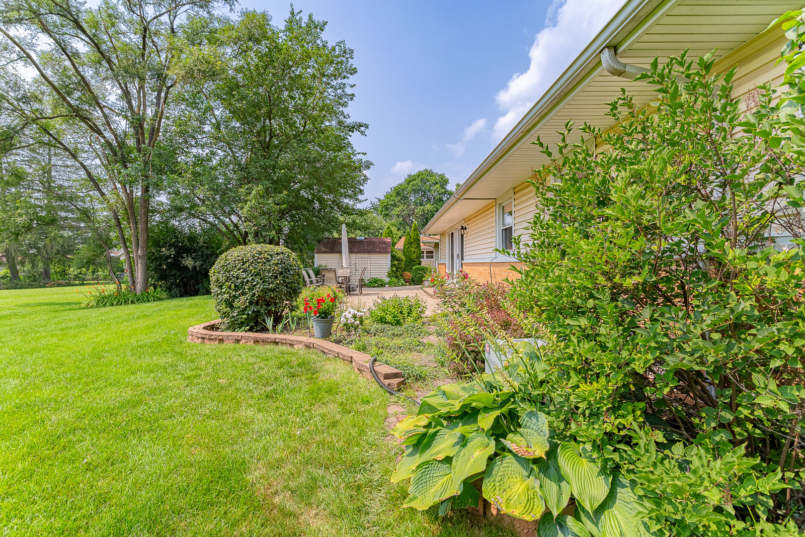 217 Edgeware Road Elk Grove Village, IL 60007 - Photo 22 of 24 Gallery Image 22