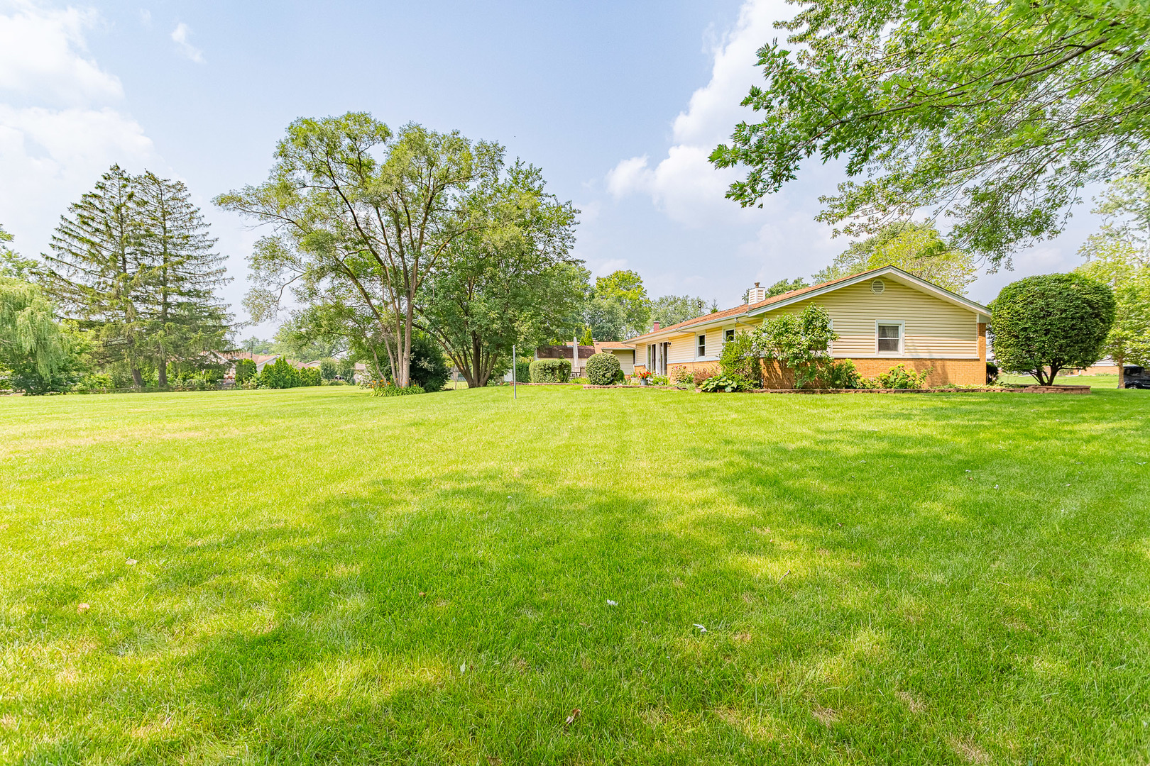 217 Edgeware Road Elk Grove Village, IL 60007 - Photo 24 of 24 Gallery Image 24