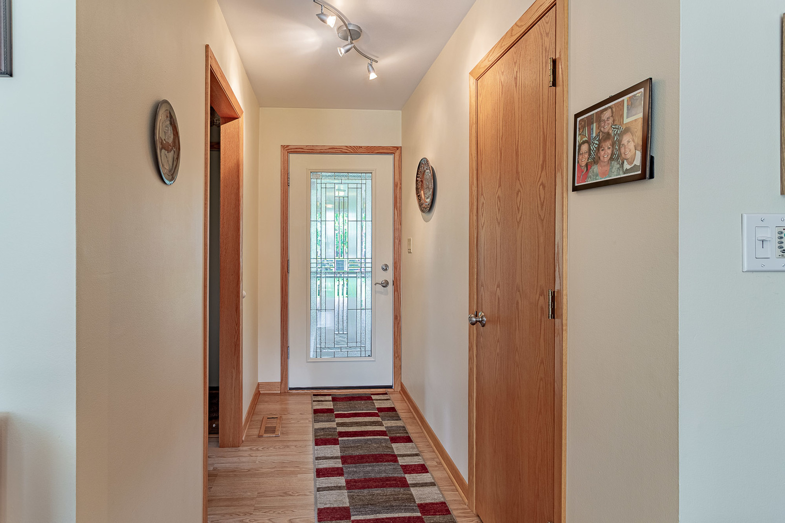 217 Edgeware Road Elk Grove Village, IL 60007 - Photo 7 of 24 Gallery Image 7