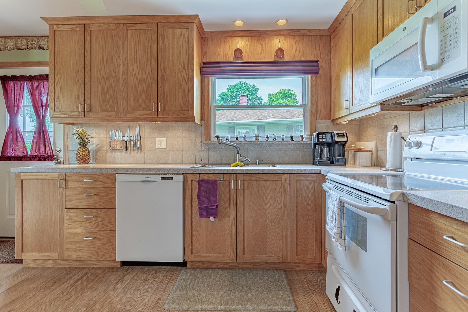 217 Edgeware Road Elk Grove Village, IL 60007 - Photo 8 of 24 Gallery Image 8