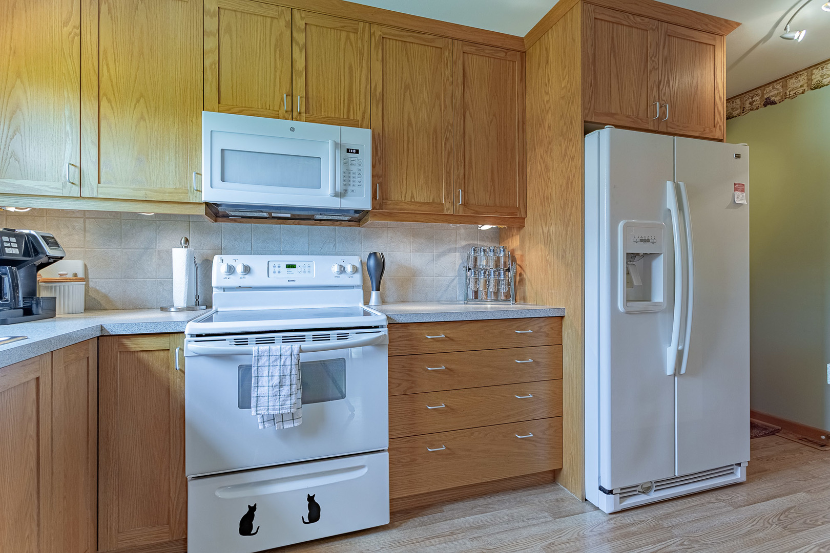 217 Edgeware Road Elk Grove Village, IL 60007 - Photo 9 of 24 Gallery Image 9